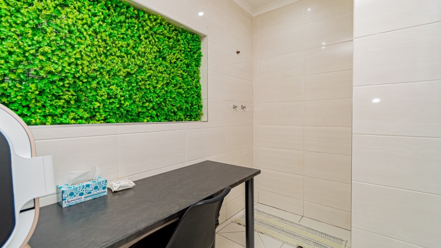 5 Bedroom Property for Sale in Randhart Gauteng