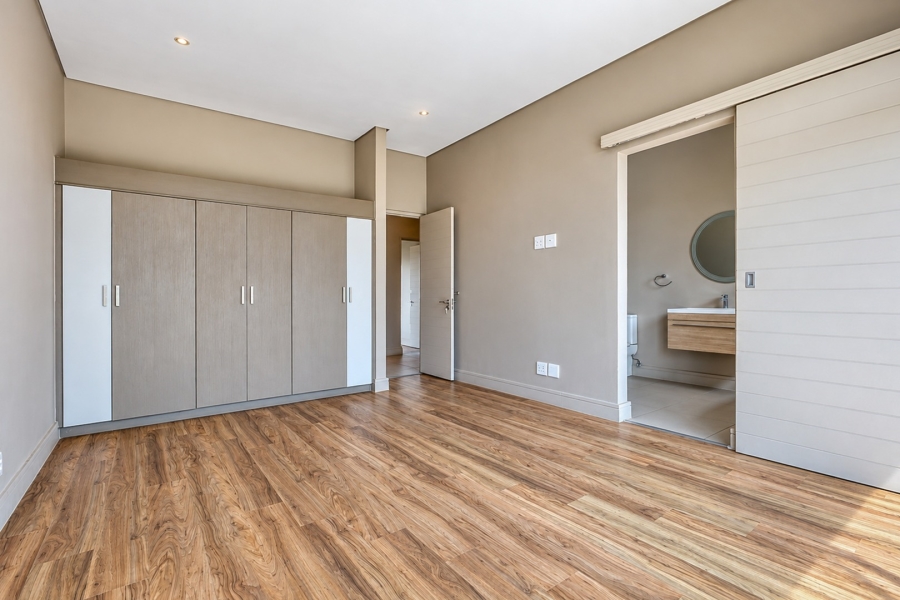To Let 5 Bedroom Property for Rent in Helderfontein Estate Gauteng