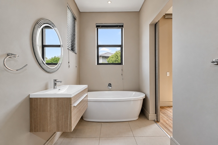 To Let 5 Bedroom Property for Rent in Helderfontein Estate Gauteng