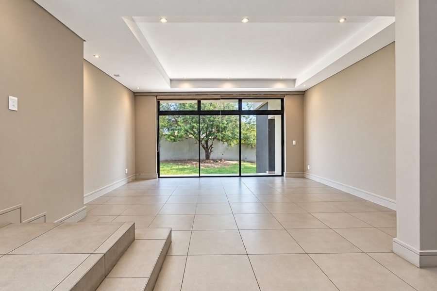 To Let 5 Bedroom Property for Rent in Helderfontein Estate Gauteng