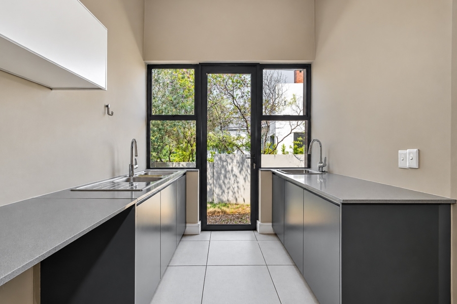 To Let 5 Bedroom Property for Rent in Helderfontein Estate Gauteng