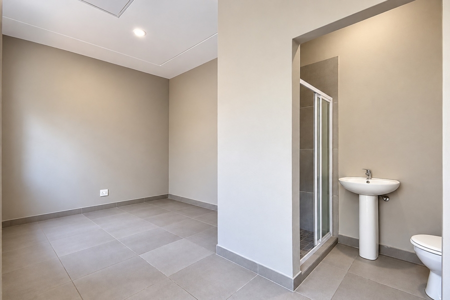 To Let 5 Bedroom Property for Rent in Helderfontein Estate Gauteng
