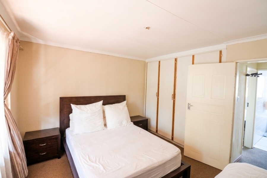 2 Bedroom Property for Sale in Sunninghill Gauteng