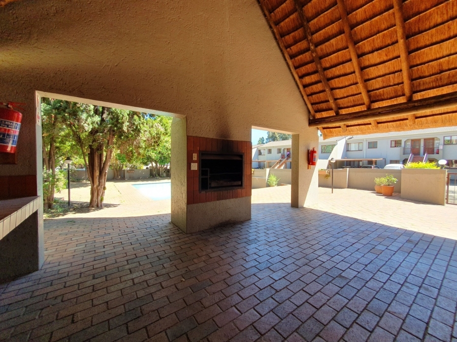 2 Bedroom Property for Sale in Sunninghill Gauteng