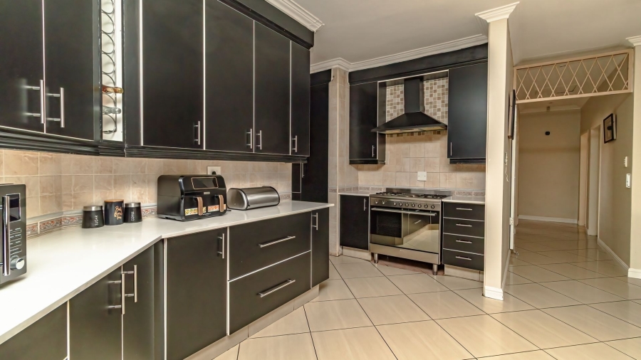 5 Bedroom Property for Sale in Beyers Park Gauteng
