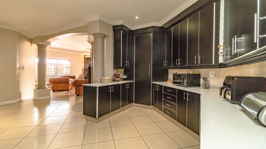 5 Bedroom Property for Sale in Beyers Park Gauteng
