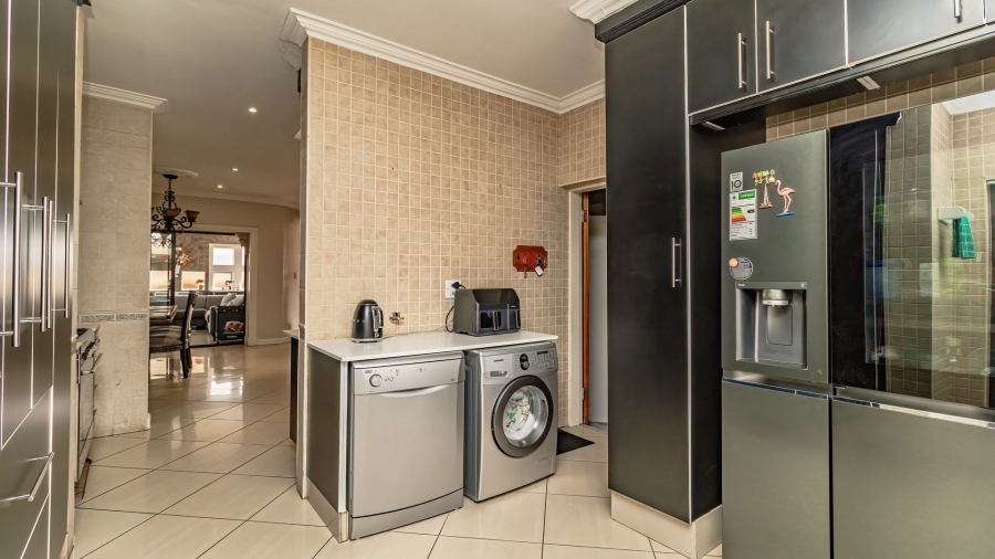5 Bedroom Property for Sale in Beyers Park Gauteng