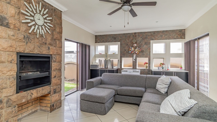 5 Bedroom Property for Sale in Beyers Park Gauteng