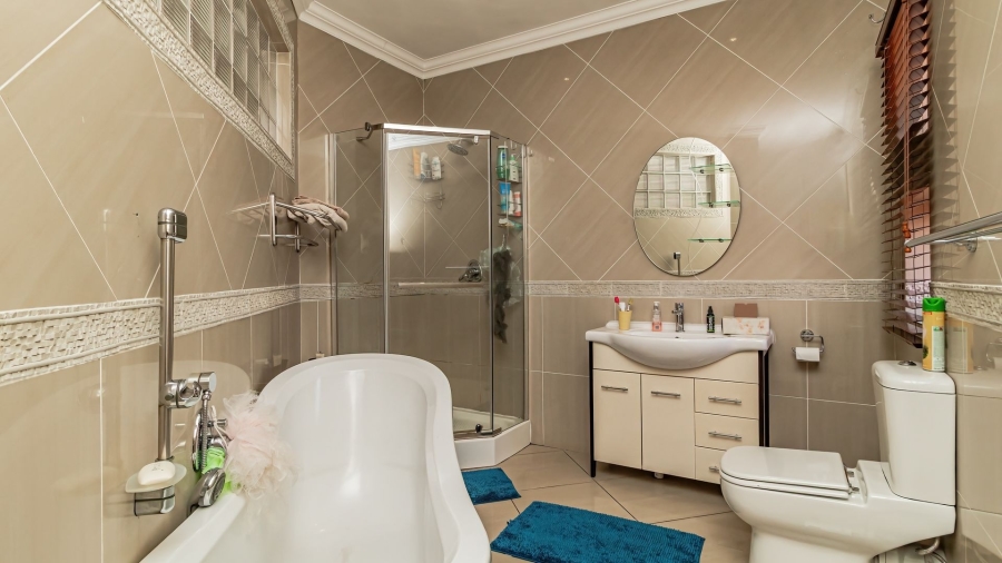 5 Bedroom Property for Sale in Beyers Park Gauteng