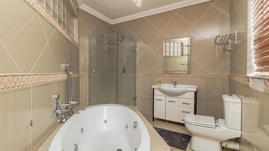 5 Bedroom Property for Sale in Beyers Park Gauteng