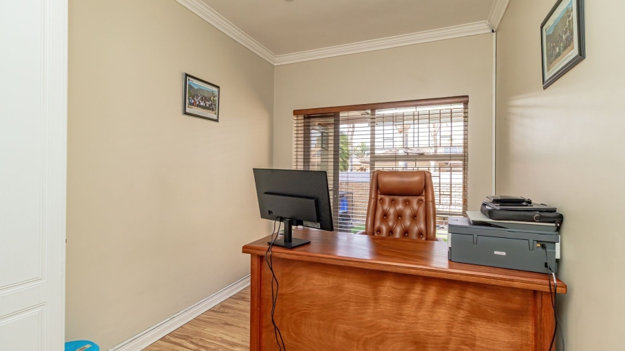 5 Bedroom Property for Sale in Beyers Park Gauteng