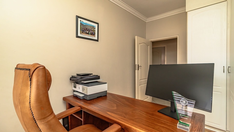 5 Bedroom Property for Sale in Beyers Park Gauteng