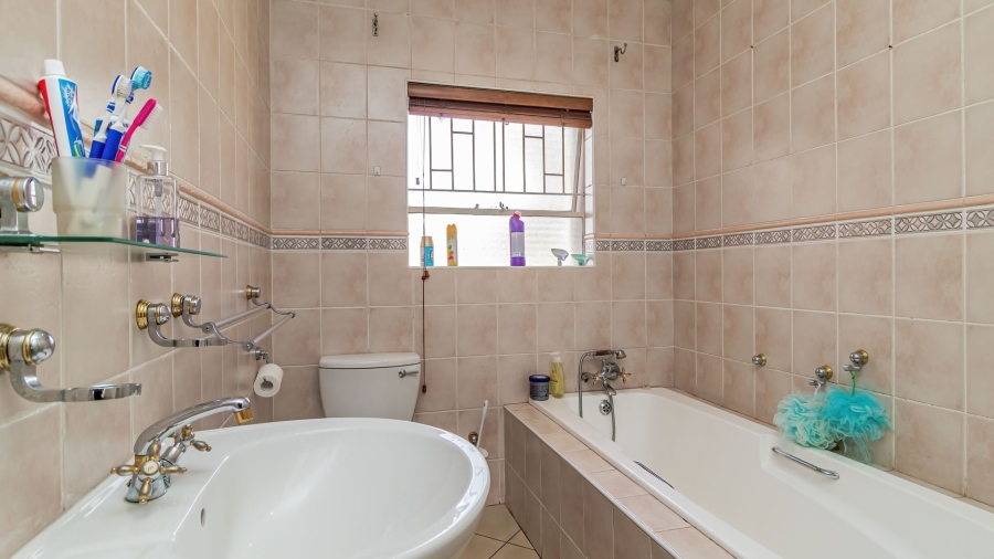 5 Bedroom Property for Sale in Beyers Park Gauteng