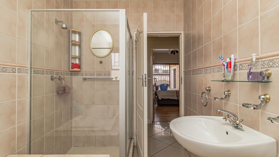 5 Bedroom Property for Sale in Beyers Park Gauteng