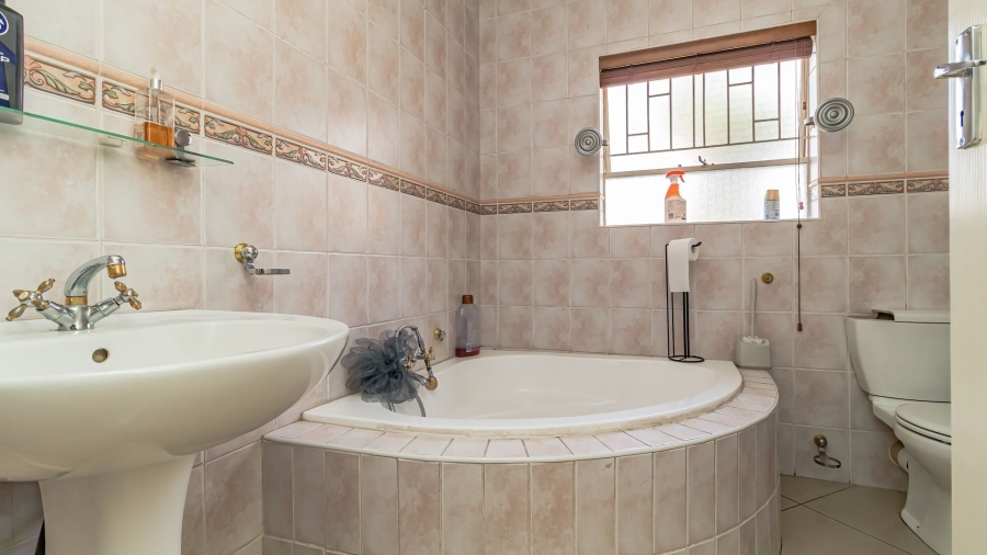 5 Bedroom Property for Sale in Beyers Park Gauteng