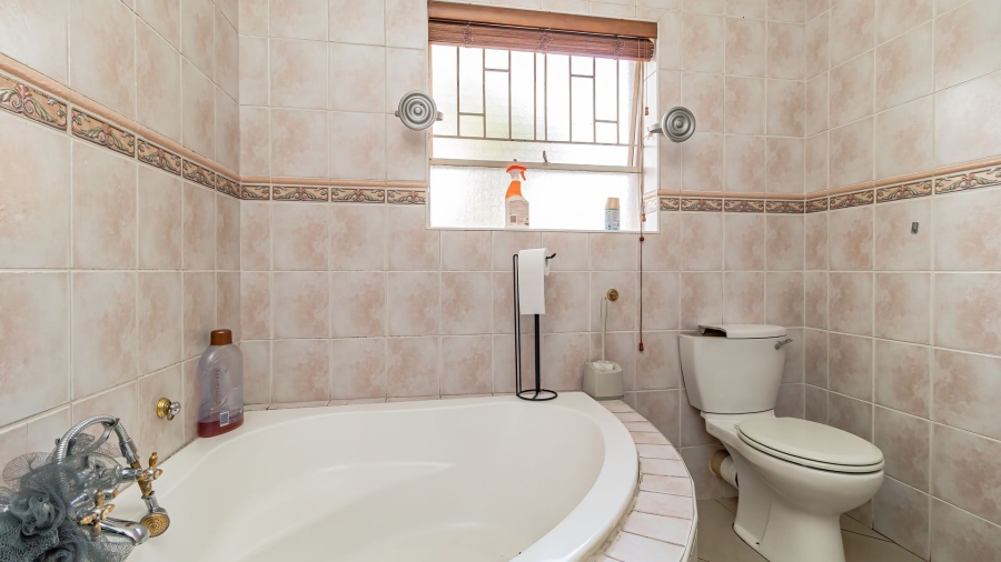 5 Bedroom Property for Sale in Beyers Park Gauteng