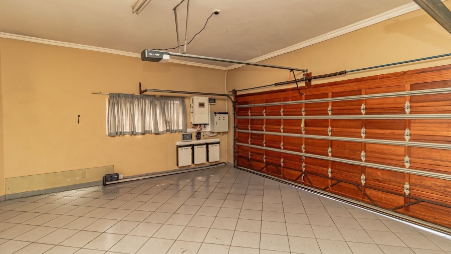 5 Bedroom Property for Sale in Beyers Park Gauteng