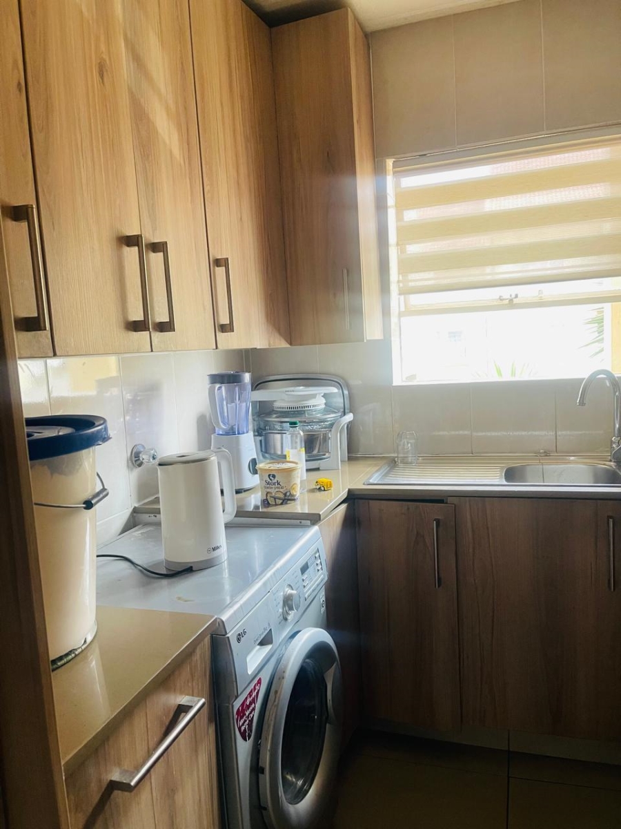 To Let 2 Bedroom Property for Rent in Vorna Valley Gauteng