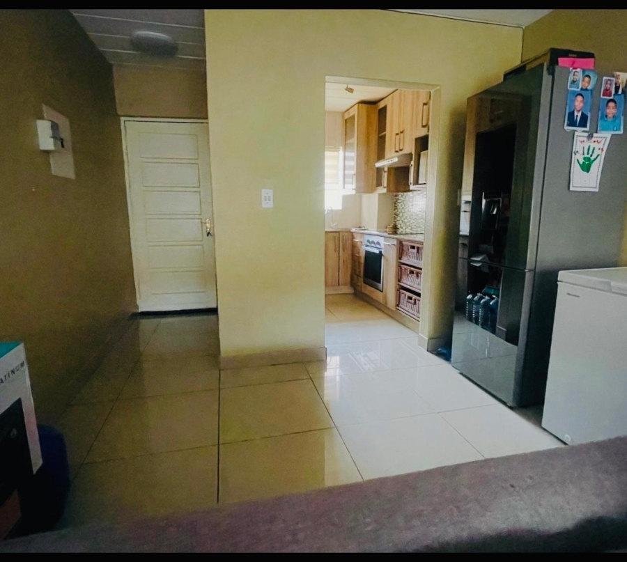 To Let 2 Bedroom Property for Rent in Vorna Valley Gauteng