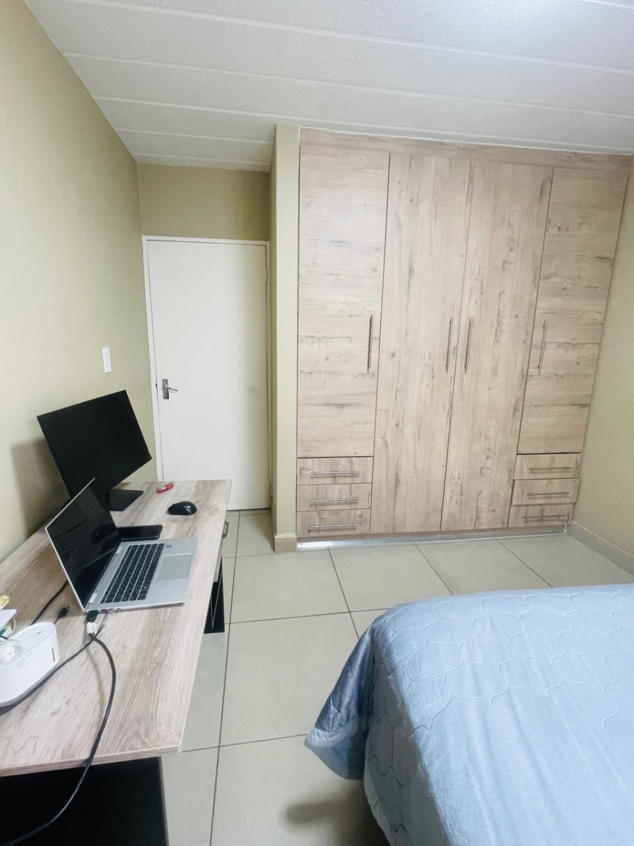 To Let 2 Bedroom Property for Rent in Vorna Valley Gauteng
