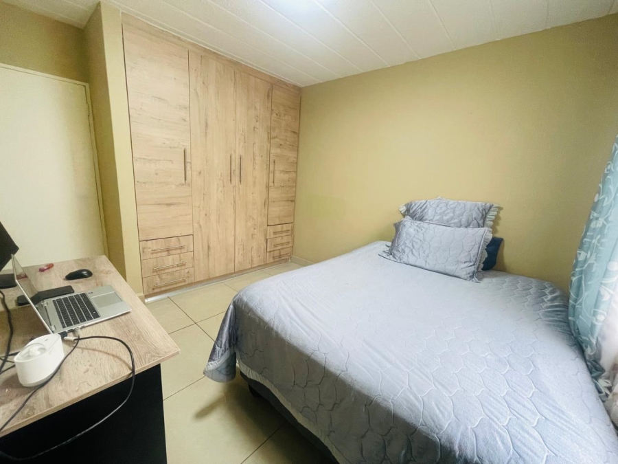 To Let 2 Bedroom Property for Rent in Vorna Valley Gauteng