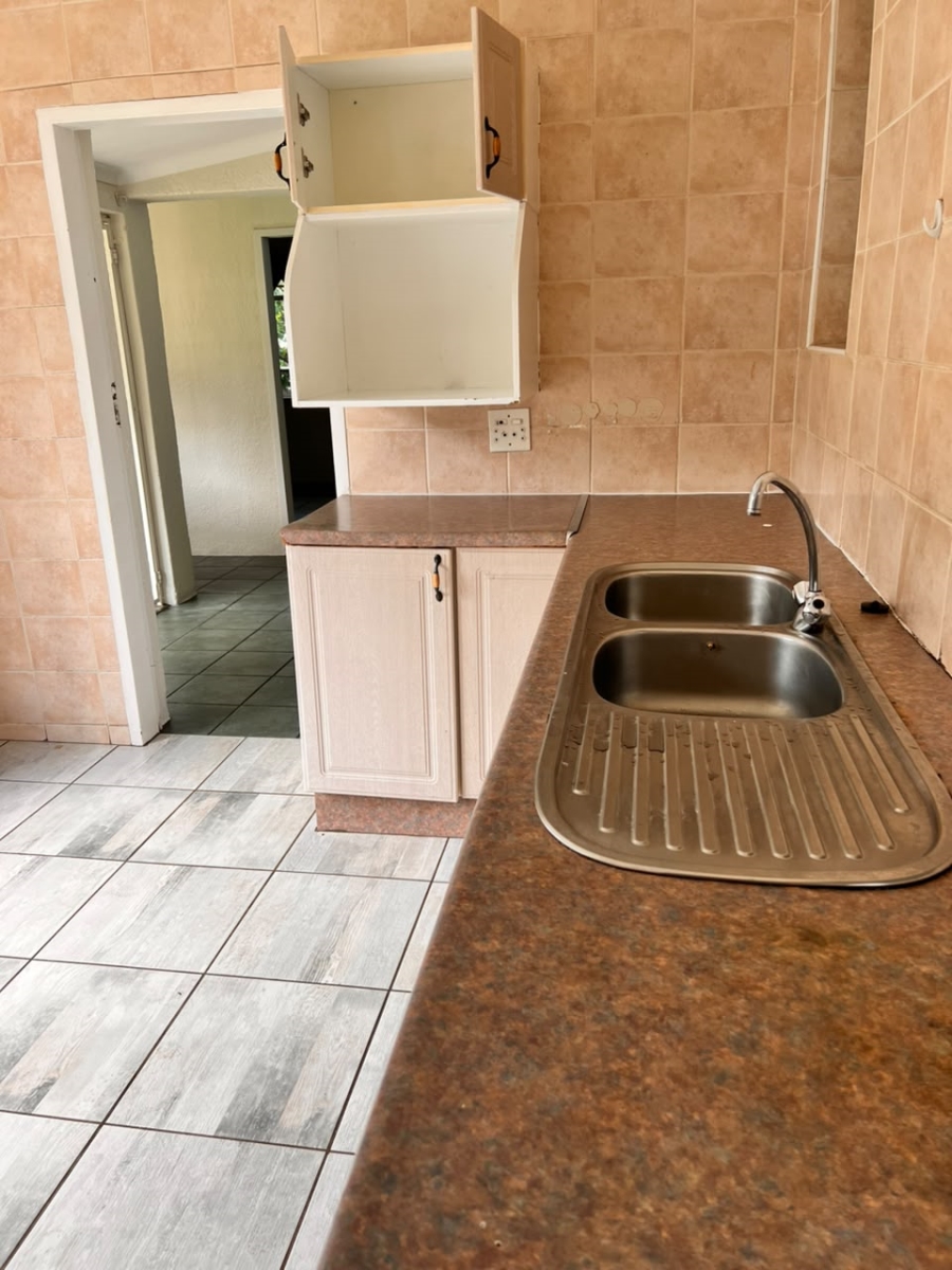 To Let 4 Bedroom Property for Rent in Westdene Gauteng