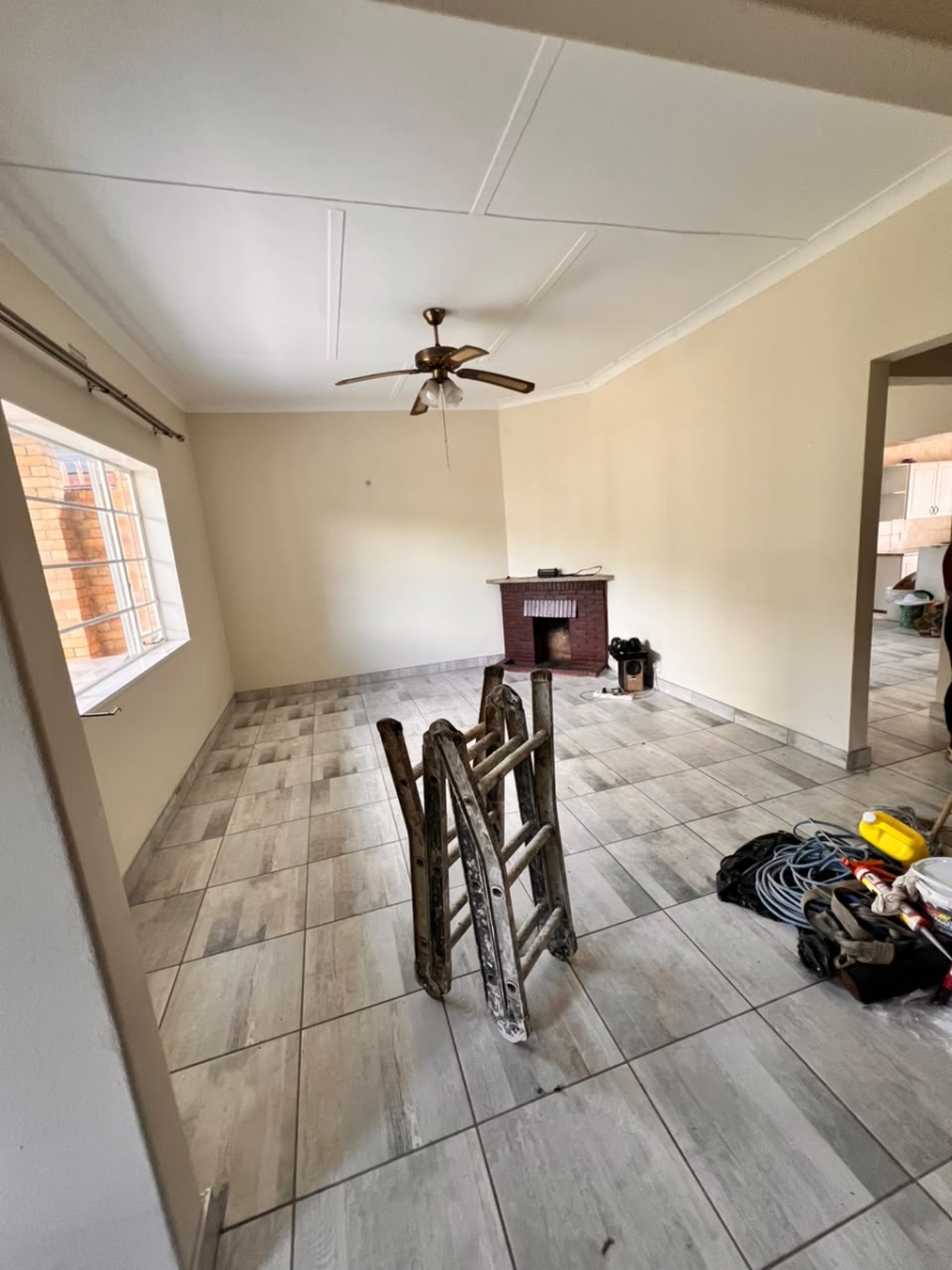 To Let 4 Bedroom Property for Rent in Westdene Gauteng