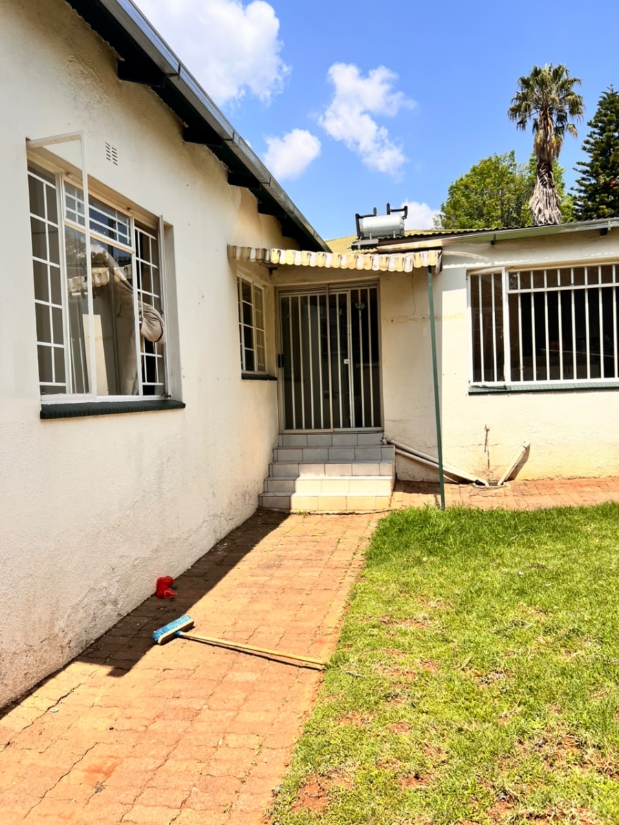 To Let 4 Bedroom Property for Rent in Westdene Gauteng