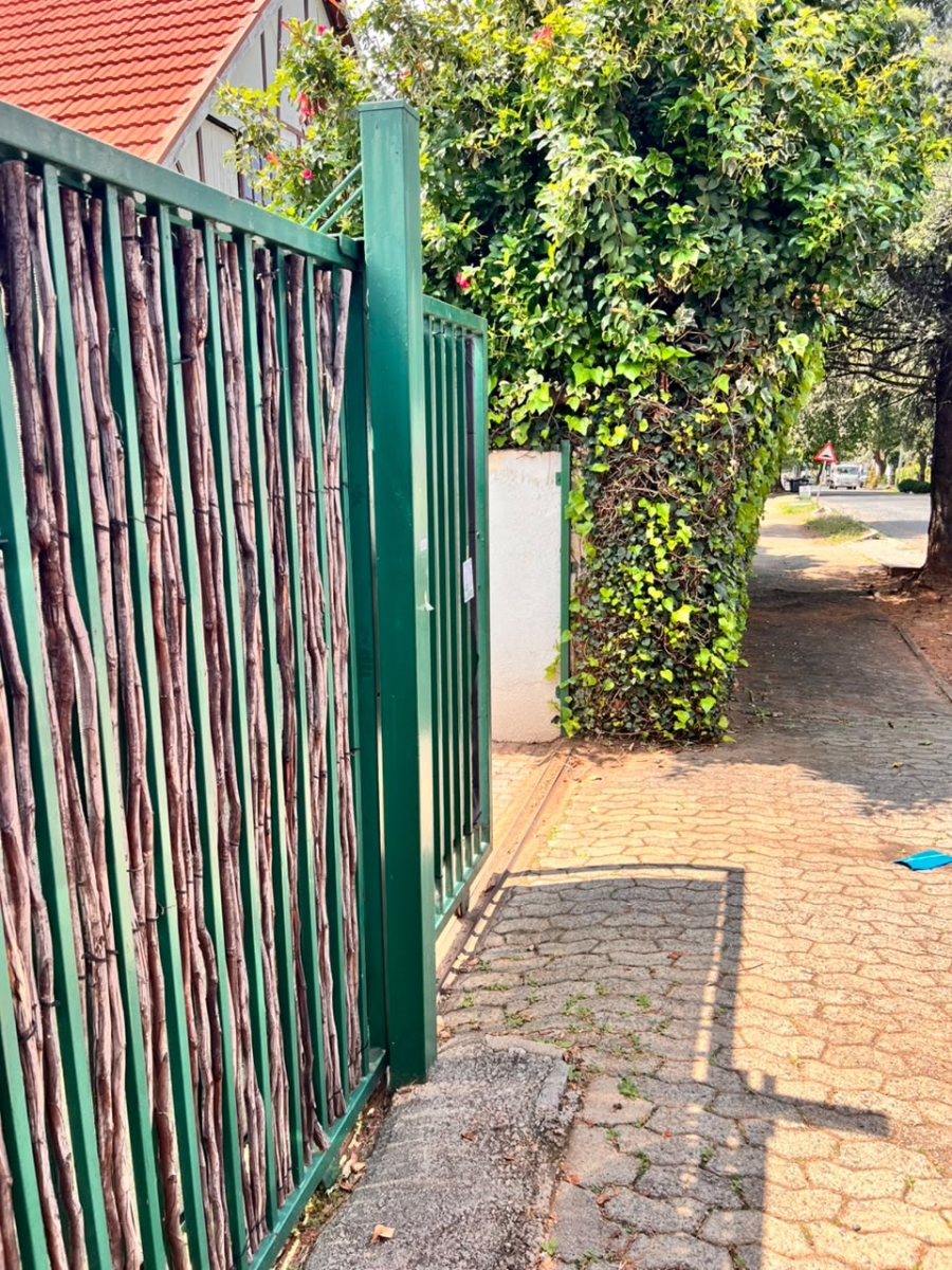 To Let 4 Bedroom Property for Rent in Westdene Gauteng