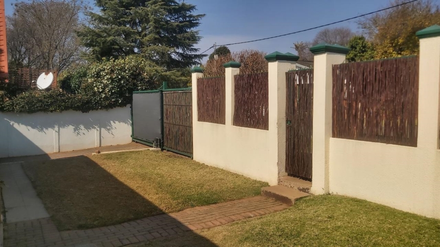 To Let 4 Bedroom Property for Rent in Westdene Gauteng