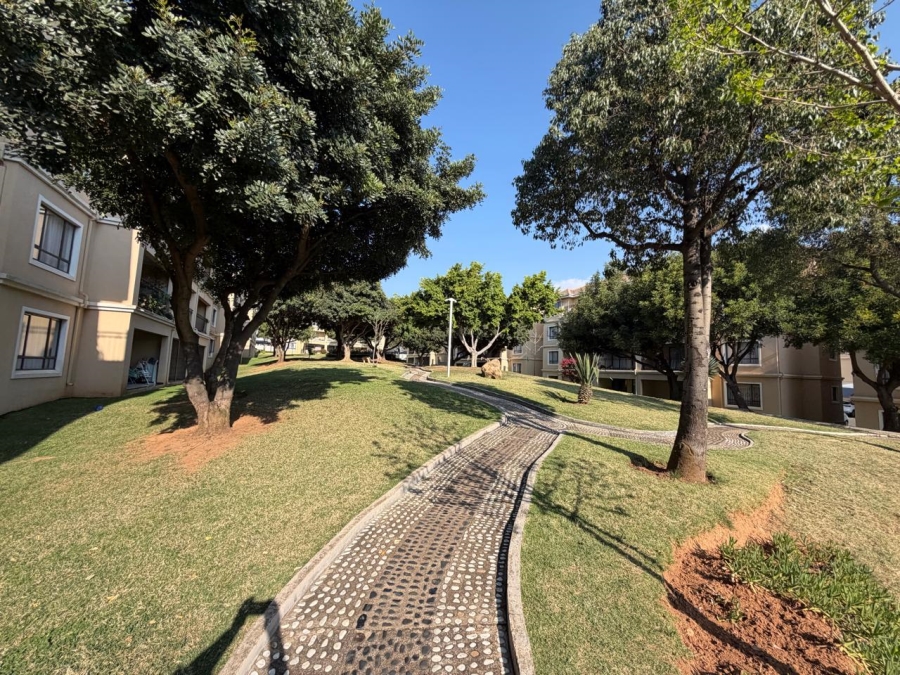 To Let 2 Bedroom Property for Rent in Halfway Gardens Gauteng
