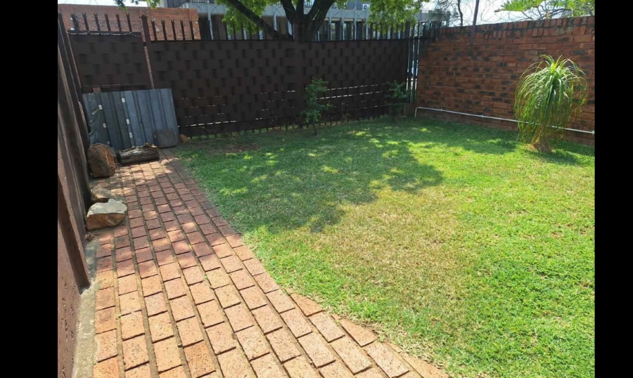 5 Bedroom Property for Sale in Pretoria Gardens Gauteng
