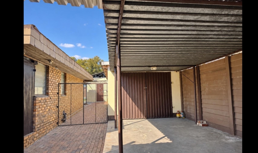 5 Bedroom Property for Sale in Pretoria Gardens Gauteng