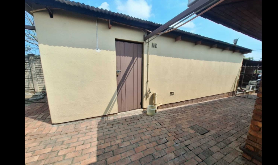 5 Bedroom Property for Sale in Pretoria Gardens Gauteng