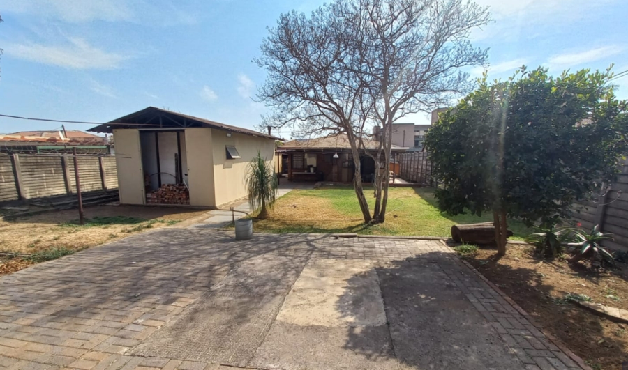 5 Bedroom Property for Sale in Pretoria Gardens Gauteng