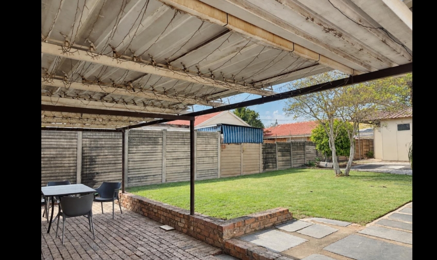 5 Bedroom Property for Sale in Pretoria Gardens Gauteng