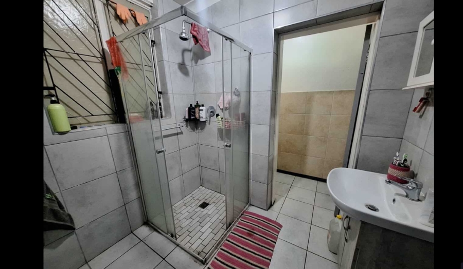 5 Bedroom Property for Sale in Pretoria Gardens Gauteng