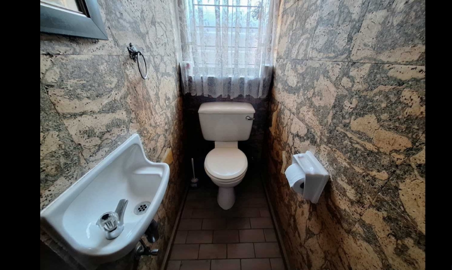 5 Bedroom Property for Sale in Pretoria Gardens Gauteng