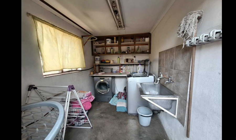5 Bedroom Property for Sale in Pretoria Gardens Gauteng