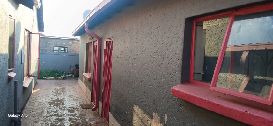 5 Bedroom Property for Sale in Mahube Valley Gauteng