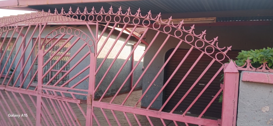 5 Bedroom Property for Sale in Mahube Valley Gauteng