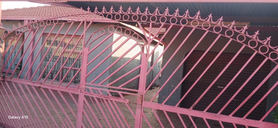 5 Bedroom Property for Sale in Mahube Valley Gauteng