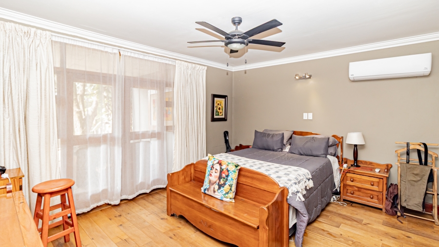 5 Bedroom Property for Sale in Garsfontein Gauteng