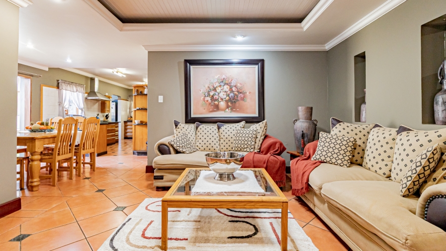 5 Bedroom Property for Sale in Garsfontein Gauteng