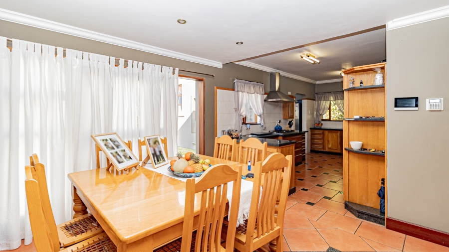 5 Bedroom Property for Sale in Garsfontein Gauteng