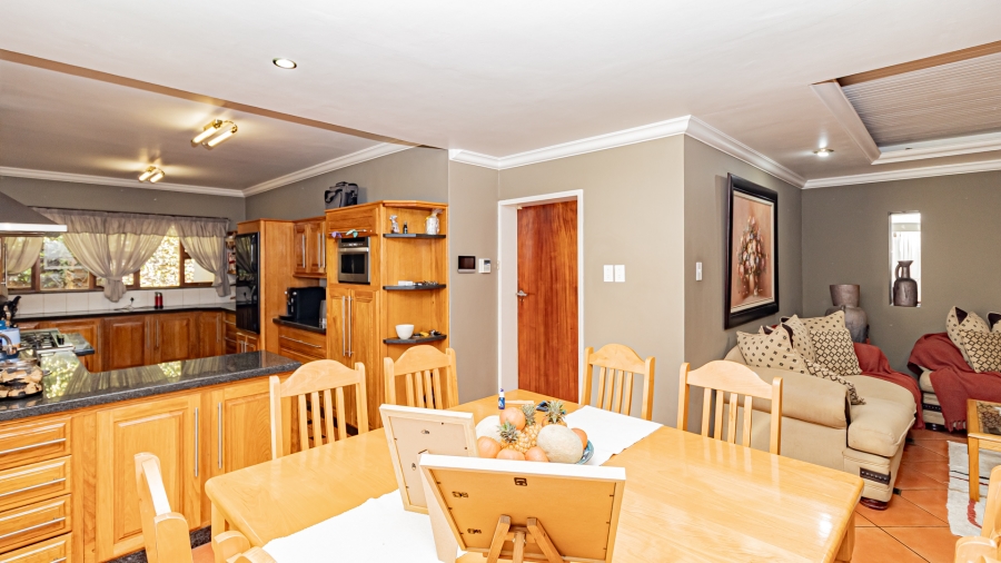 5 Bedroom Property for Sale in Garsfontein Gauteng