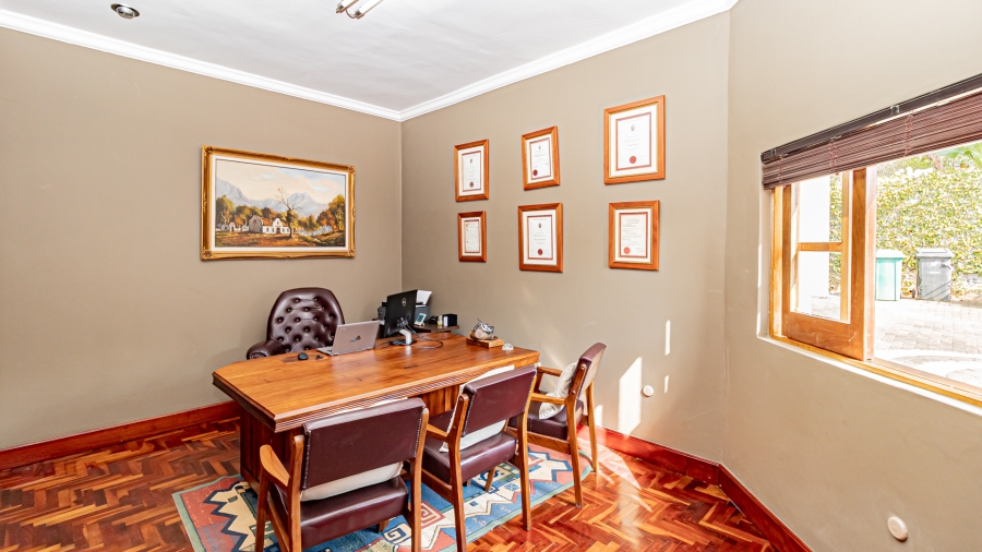 5 Bedroom Property for Sale in Garsfontein Gauteng