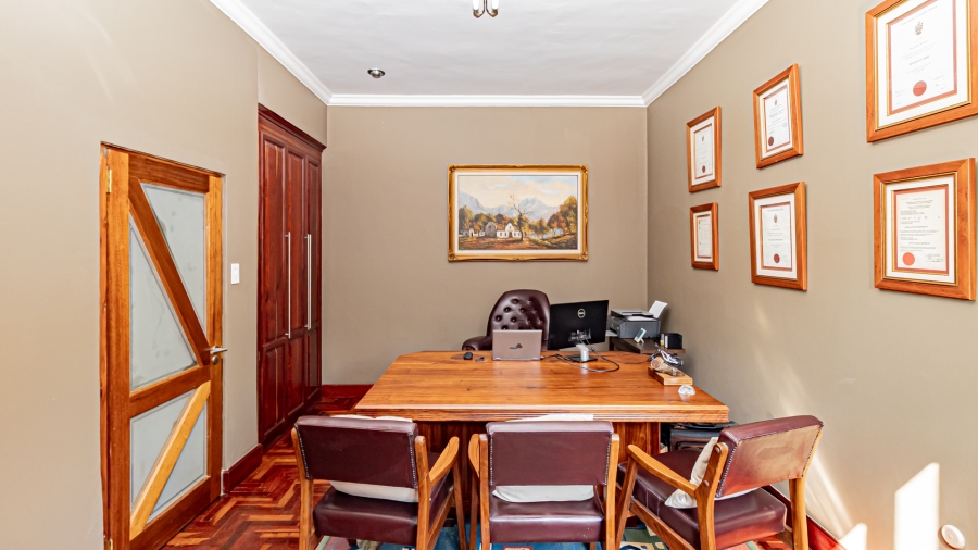 5 Bedroom Property for Sale in Garsfontein Gauteng