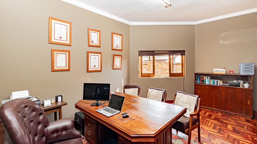 5 Bedroom Property for Sale in Garsfontein Gauteng