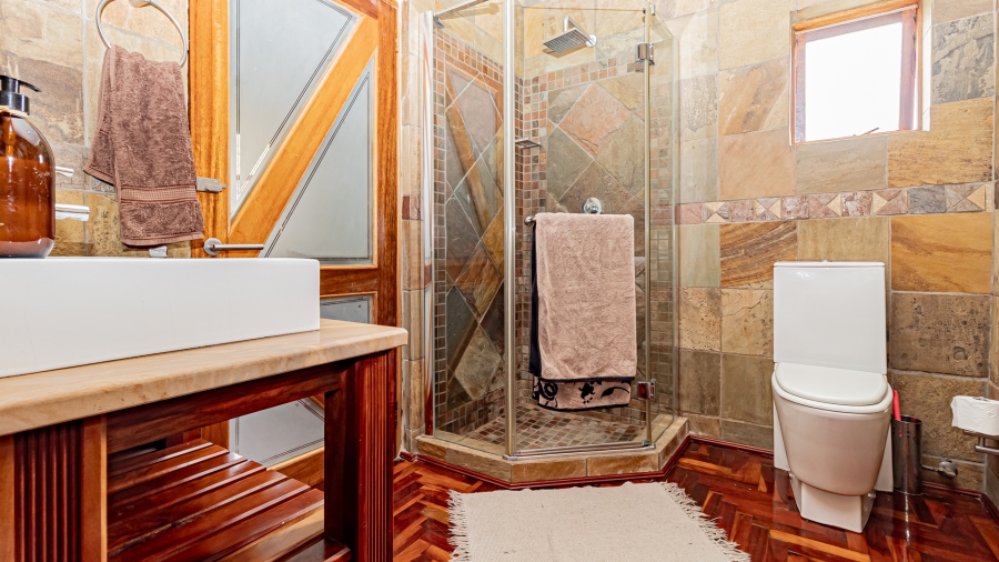 5 Bedroom Property for Sale in Garsfontein Gauteng